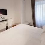 Melody Πανσιόν 4*